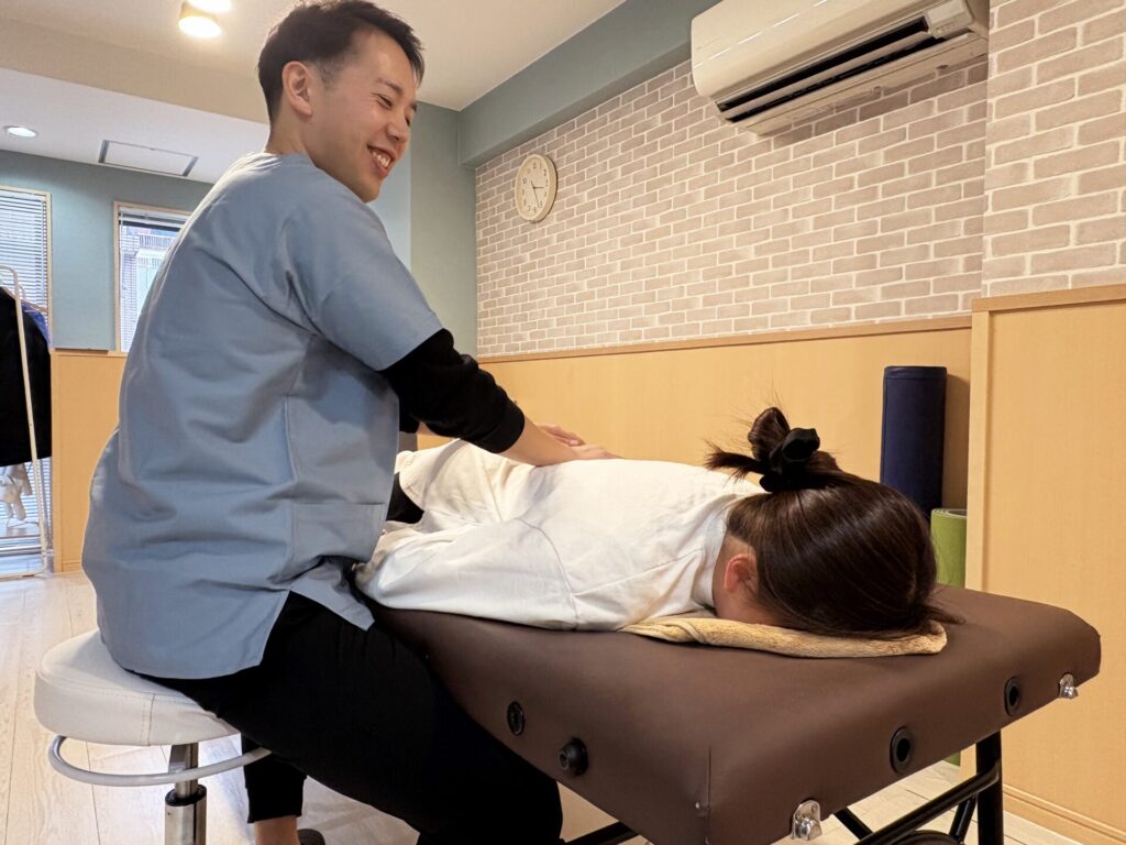かごしま整体　心晴。施術の様子｜DRT整体や理学療法に乗っ取り施術