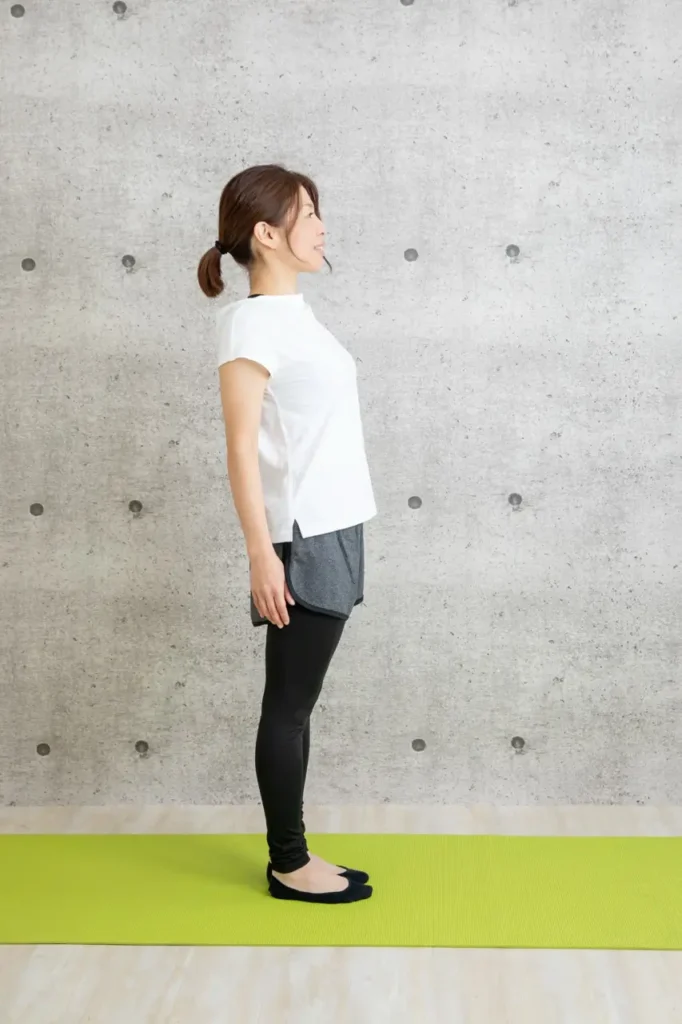 反り腰による姿勢の崩れ｜腰の反りとぽっこりお腹の原因となる立ち方