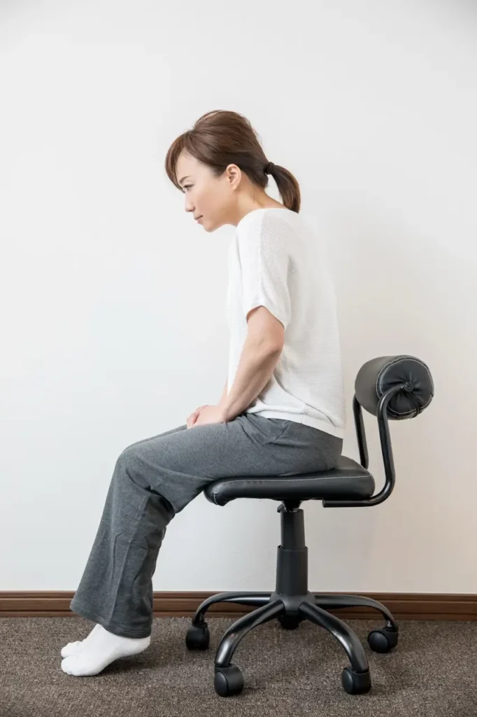 鹿児島市で姿勢改善整体の対象となる猫背姿勢の例