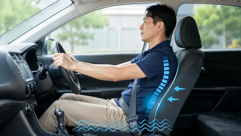 運転中の姿勢で腰や骨盤に負担がかかるイメージ