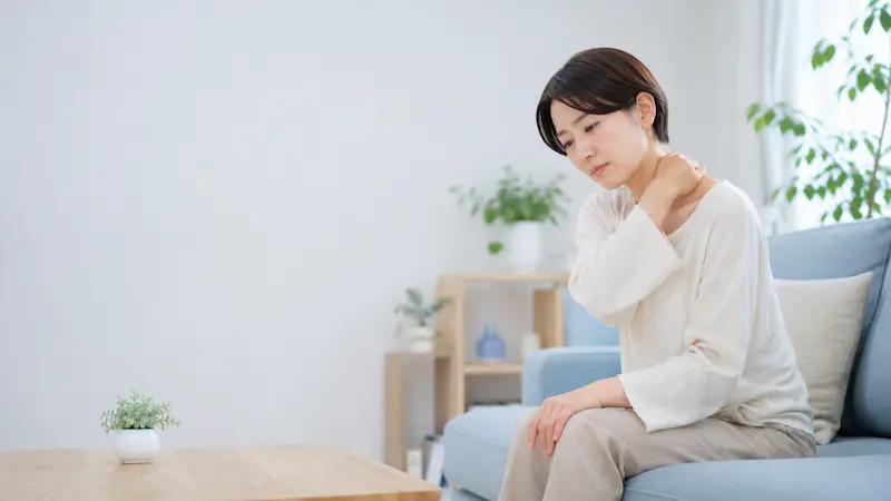鹿児島市で首こりや肩こりなど慢性的な不調に悩む女性